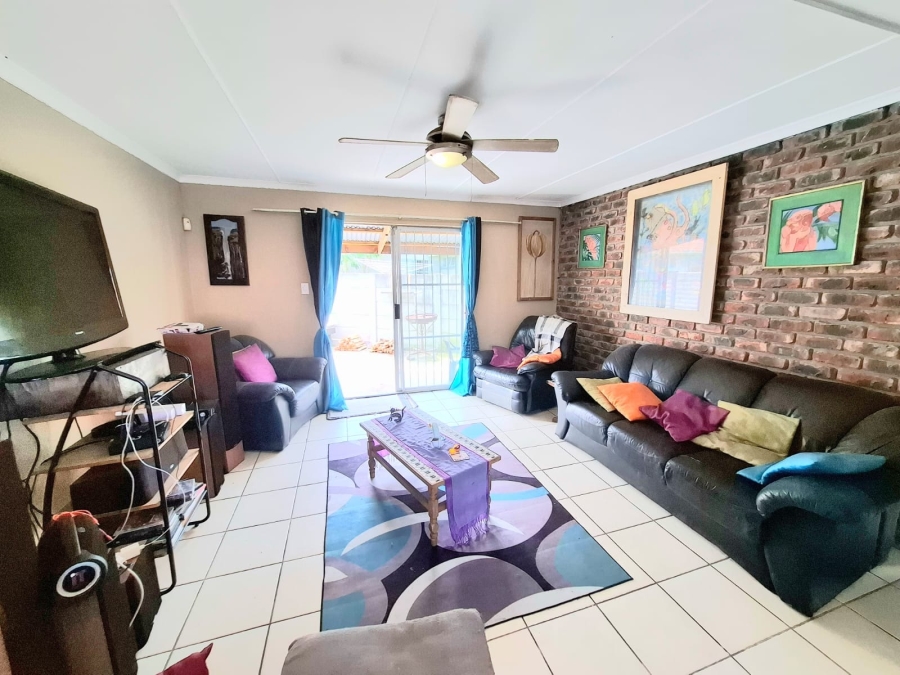 6 Bedroom Property for Sale in Gonubie Eastern Cape